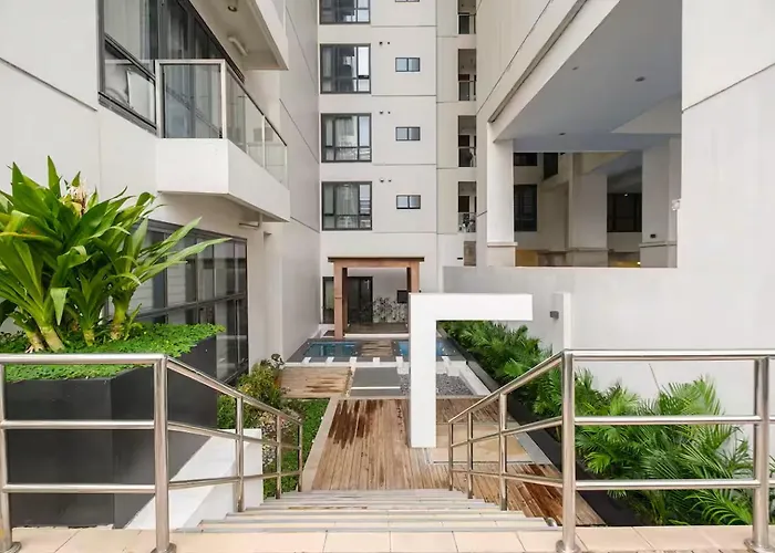 Hamilton Greenbelt Makati 4*